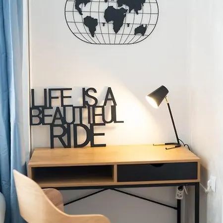 Center 1-bedroom Flat Next To Mall Of Apartament